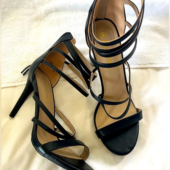 Black strappy DREAM PAIRS / Size 9 - Picture 1 of 6